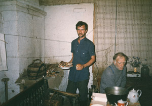 Андрей и Георгич в арендованном доме в Кочерово